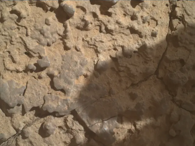 Sol 3912: Mars Hand Lens Imager (MAHLI)