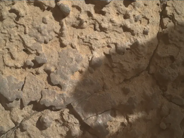 Sol 3912: Mars Hand Lens Imager (MAHLI)