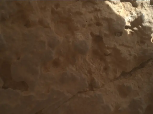 Sol 3912: Mars Hand Lens Imager (MAHLI)