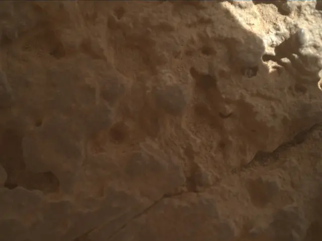 Sol 3912: Mars Hand Lens Imager (MAHLI)