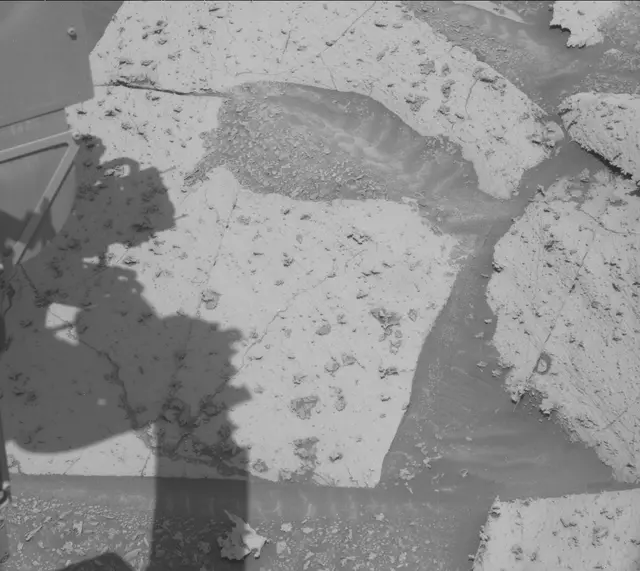 Sol 3914: Mast Camera (Mastcam)