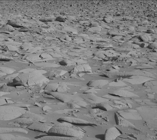 Sol 3914: Mast Camera (Mastcam)