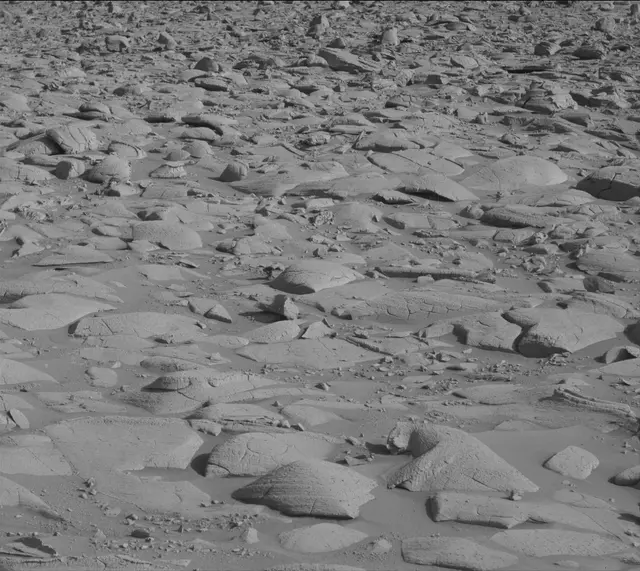Sol 3914: Mast Camera (Mastcam)