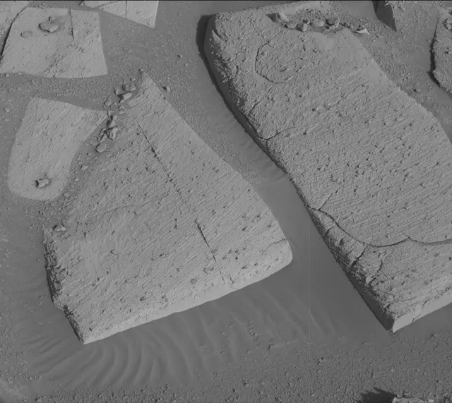 Sol 3914: Mast Camera (Mastcam)