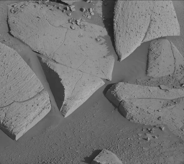 Sol 3914: Mast Camera (Mastcam)