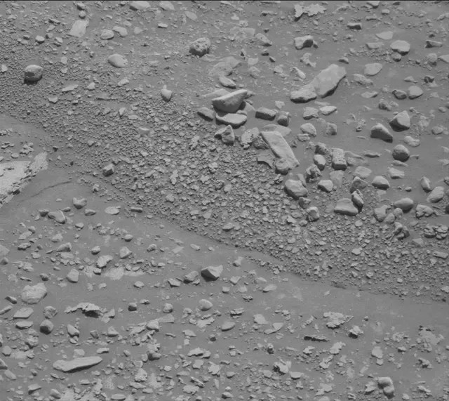 Sol 3914: Mast Camera (Mastcam)