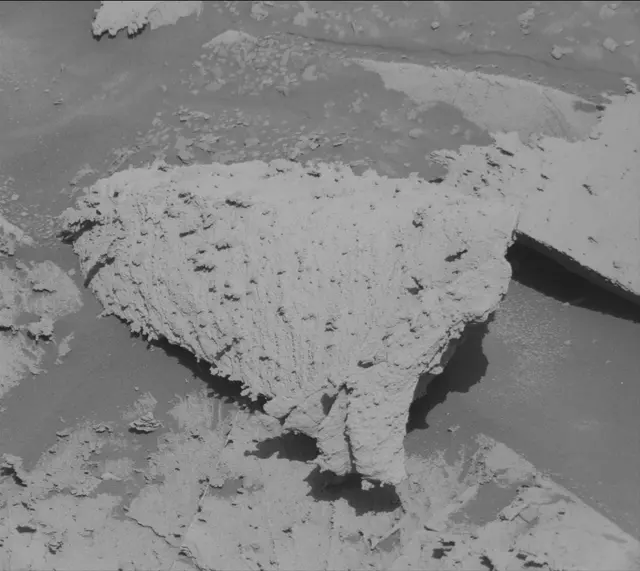 Sol 3914: Mast Camera (Mastcam)