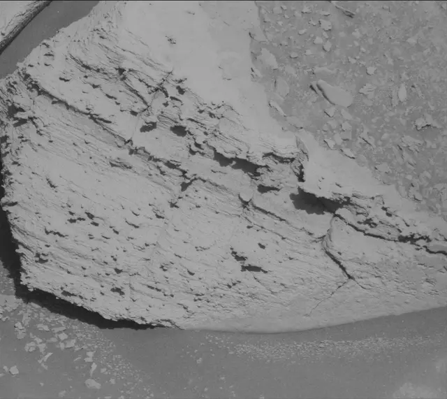 Sol 3914: Mast Camera (Mastcam)