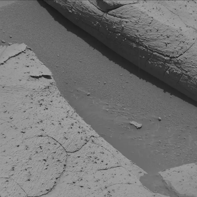 Sol 3915: Mast Camera (Mastcam)