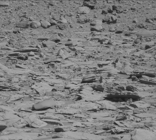 Sol 3916: Mast Camera (Mastcam)
