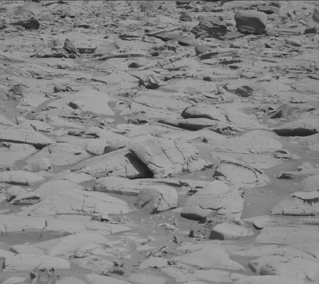 Sol 3916: Mast Camera (Mastcam)