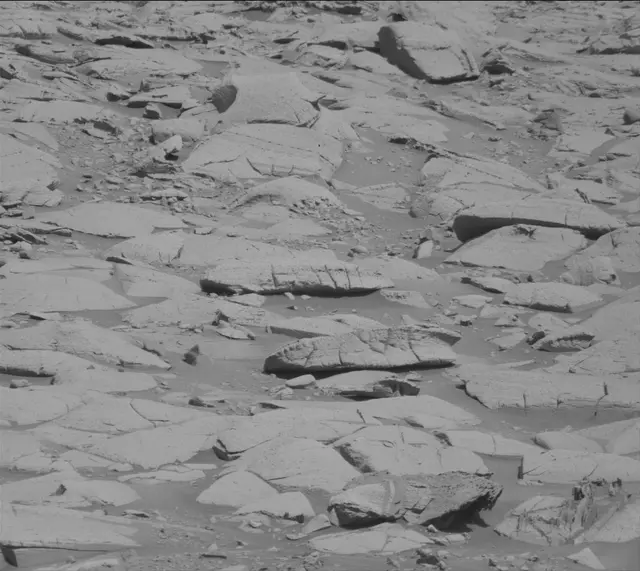 Sol 3916: Mast Camera (Mastcam)