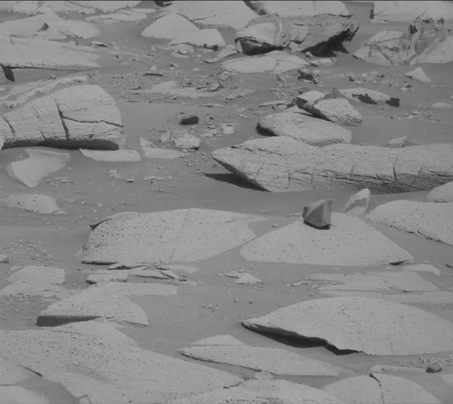 Sol 3916: Mast Camera (Mastcam)