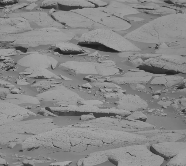 Sol 3916: Mast Camera (Mastcam)