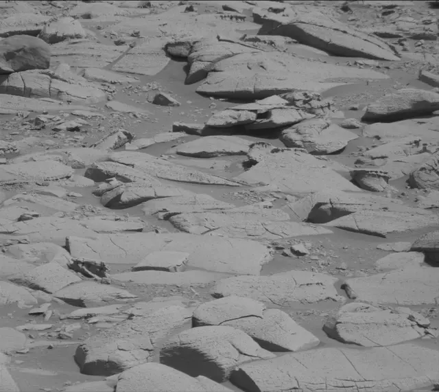 Sol 3916: Mast Camera (Mastcam)