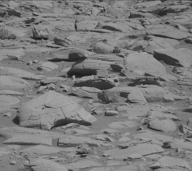 Sol 3916: Mast Camera (Mastcam)