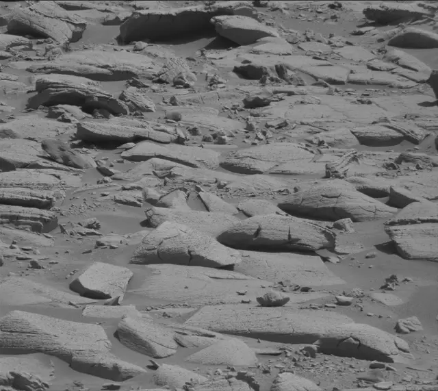 Sol 3916: Mast Camera (Mastcam)