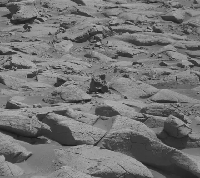 Sol 3916: Mast Camera (Mastcam)