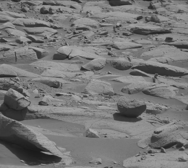 Sol 3916: Mast Camera (Mastcam)