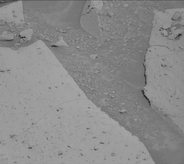 Sol 3916: Mast Camera (Mastcam)