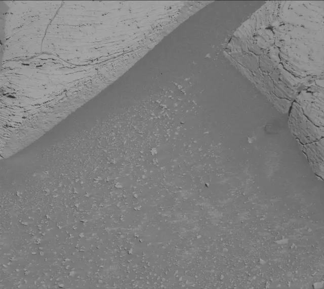 Sol 3916: Mast Camera (Mastcam)