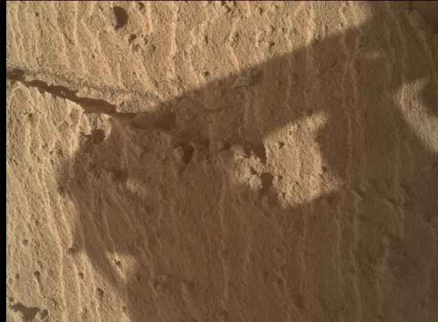 Sol 3916: Mars Hand Lens Imager (MAHLI)