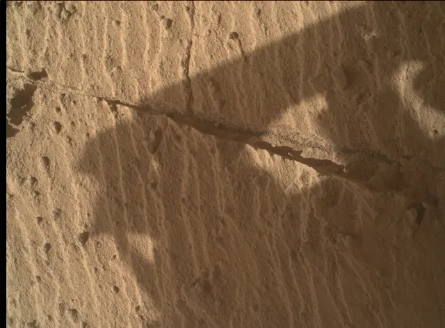 Sol 3916: Mars Hand Lens Imager (MAHLI)