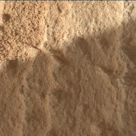 Sol 3916: Mars Hand Lens Imager (MAHLI)