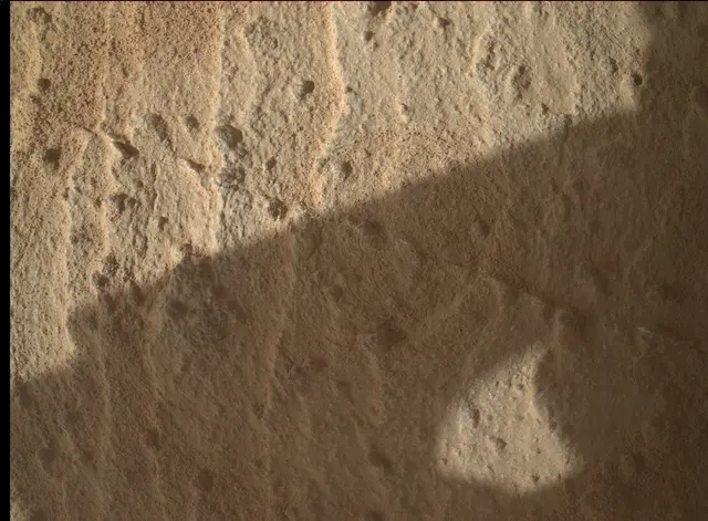 Sol 3916: Mars Hand Lens Imager (MAHLI)