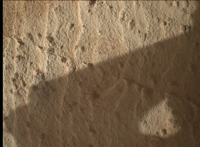 Sol 3916: Mars Hand Lens Imager (MAHLI)