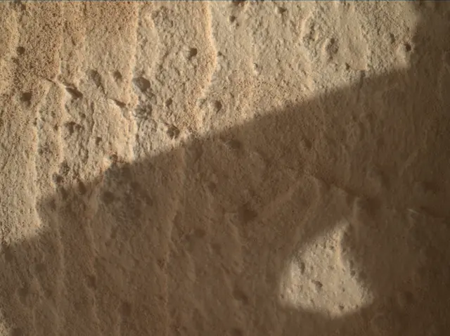 Sol 3916: Mars Hand Lens Imager (MAHLI)
