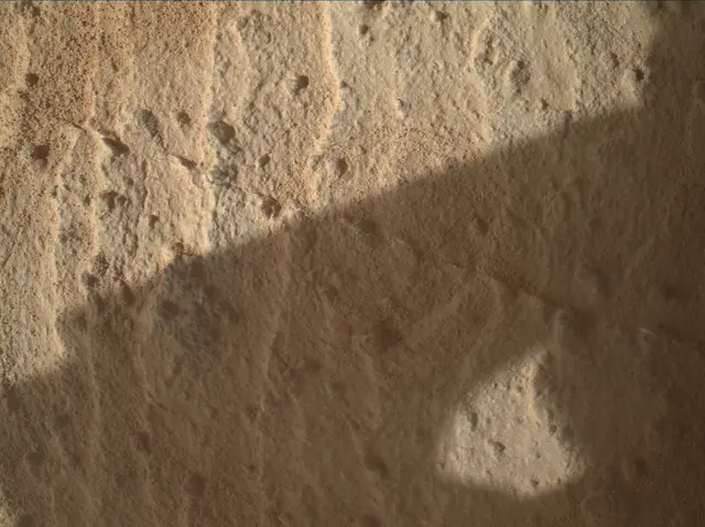 Sol 3916: Mars Hand Lens Imager (MAHLI)