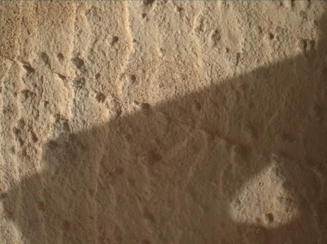 Sol 3916: Mars Hand Lens Imager (MAHLI)