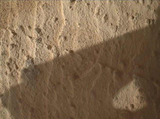 Sol 3916: Mars Hand Lens Imager (MAHLI)