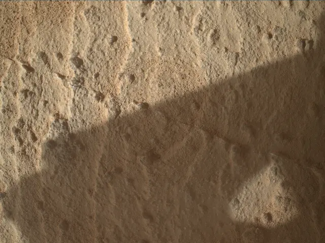 Sol 3916: Mars Hand Lens Imager (MAHLI)