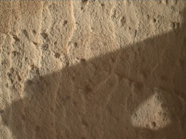 Sol 3916: Mars Hand Lens Imager (MAHLI)