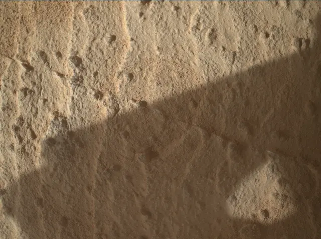 Sol 3916: Mars Hand Lens Imager (MAHLI)