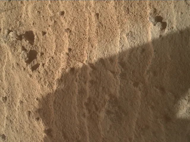 Sol 3916: Mars Hand Lens Imager (MAHLI)