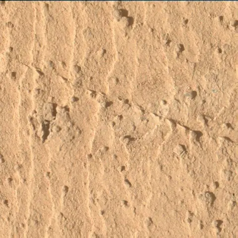 Sol 3916: Mars Hand Lens Imager (MAHLI)