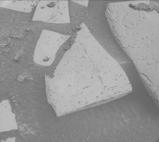 Sol 3917: Mast Camera (Mastcam)