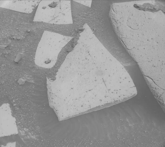 Sol 3917: Mast Camera (Mastcam)