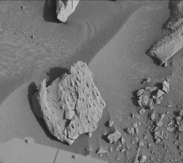 Sol 3917: Mast Camera (Mastcam)