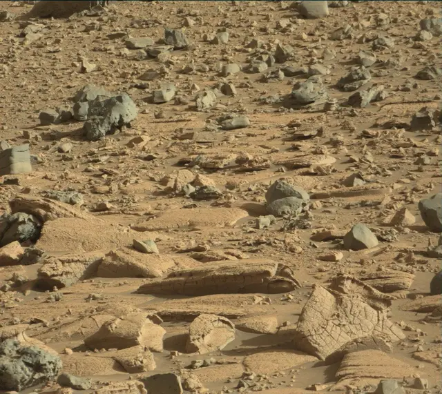 Sol 3917: Mast Camera (Mastcam)