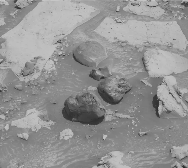 Sol 3919: Mast Camera (Mastcam)