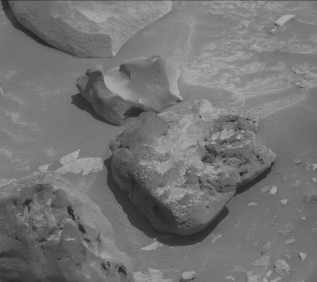 Sol 3919: Mast Camera (Mastcam)