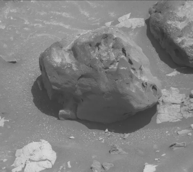 Sol 3919: Mast Camera (Mastcam)