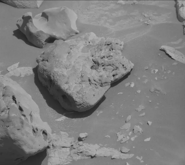 Sol 3919: Mast Camera (Mastcam)