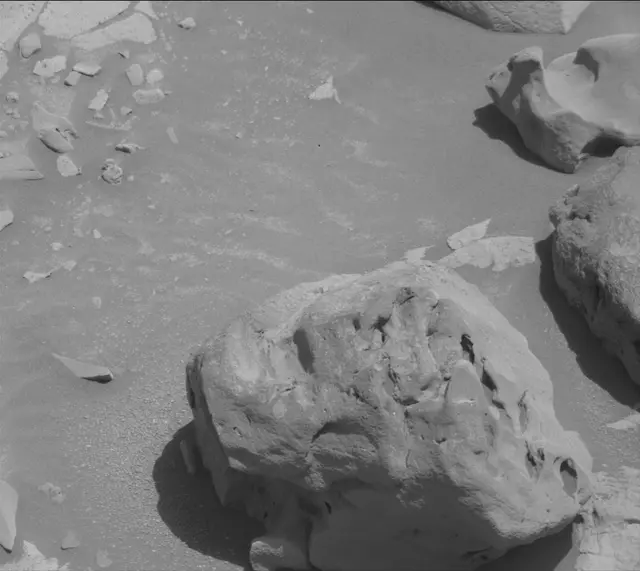 Sol 3919: Mast Camera (Mastcam)