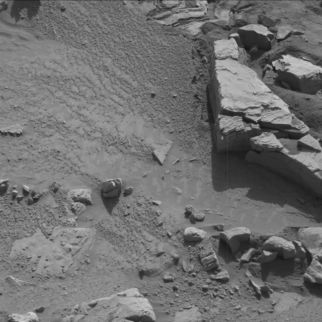 Sol 3921: Mast Camera (Mastcam)