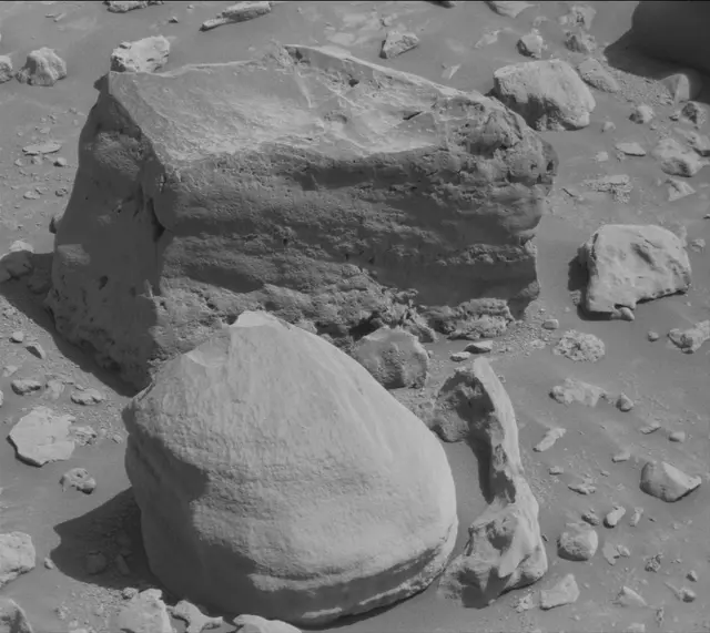 Sol 3921: Mast Camera (Mastcam)